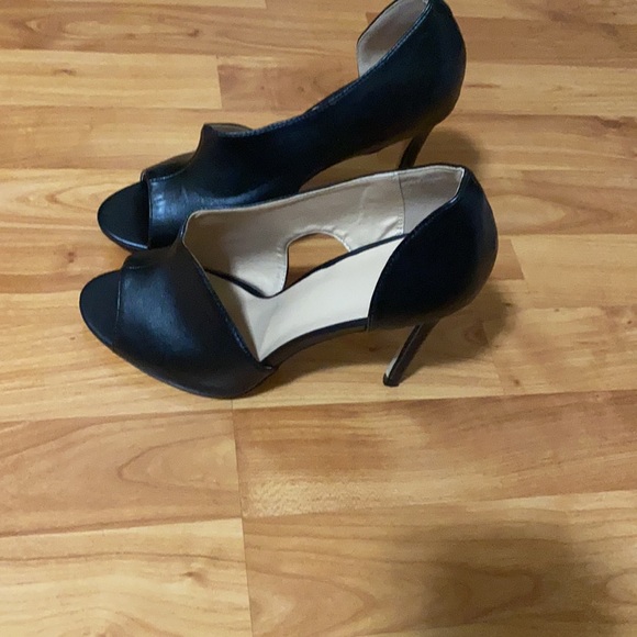 Heels - Picture 3 of 7